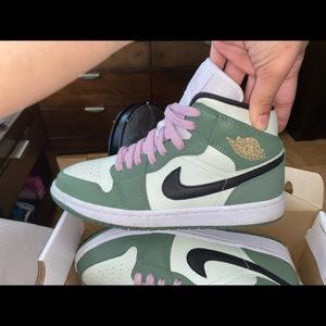 Dutch green 1s sad to see them go must go